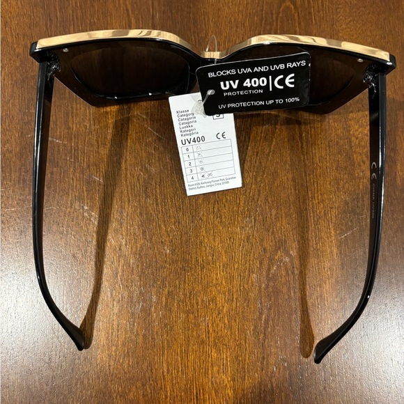 Black Oversized Sunglasses - Picture 6 of 6